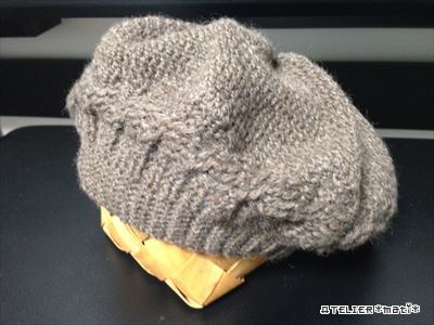 長編みでスイスイ｜なわ編みベレー帽